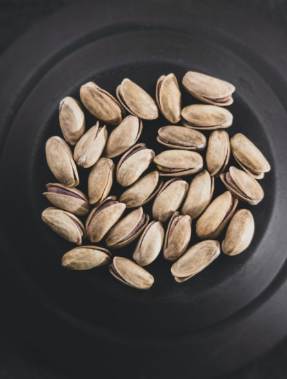 This image shows healthy fats in form of pistaccios in a bowl.