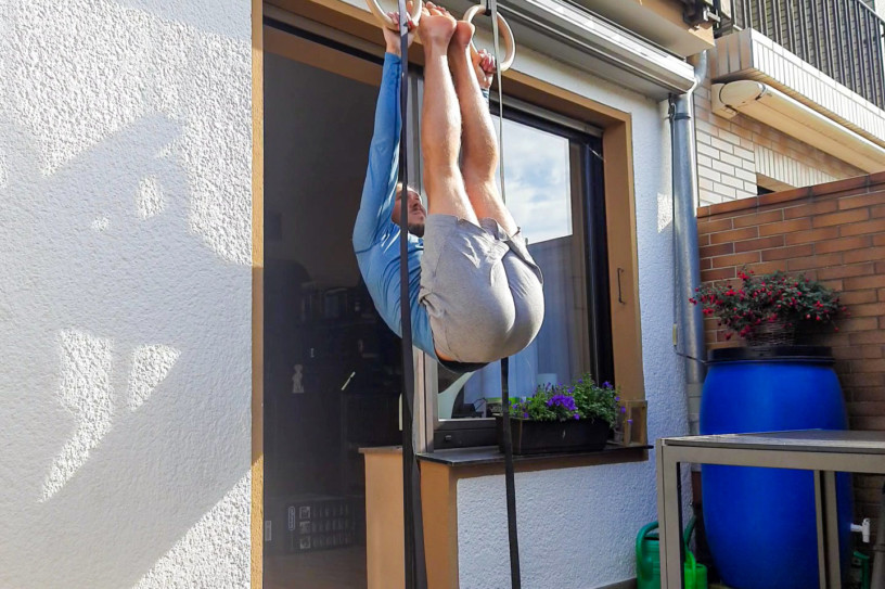 This is the image of my post:"hanging leg raises - how to perform this calisthenics exercise."